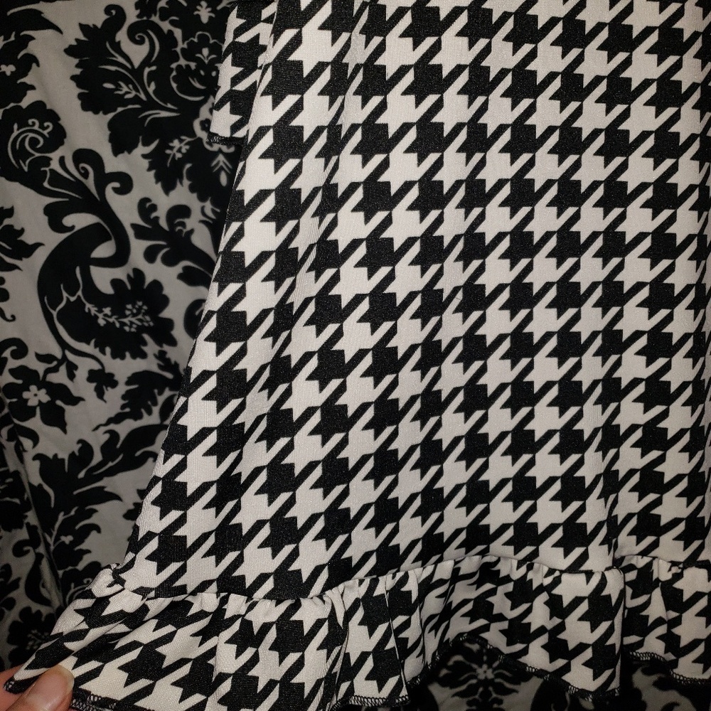 SOLD. Blk/Wht housndtooth tunic - Picture 3 of 3